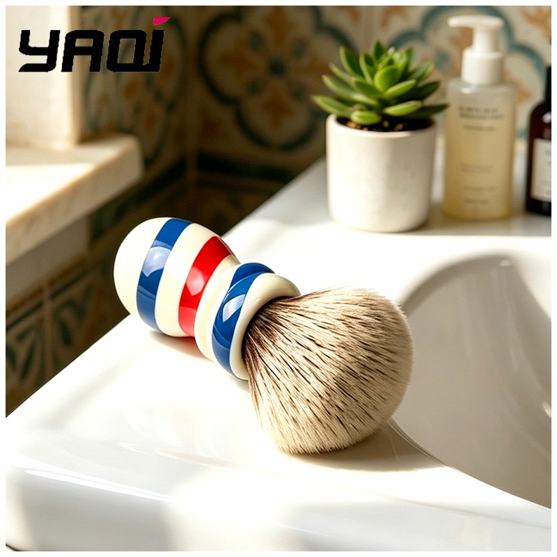 ヤキ バーバーポールスタイル シェービングブラシ 24mm  - Men'S Grooming Hairstyles のレビューと価格